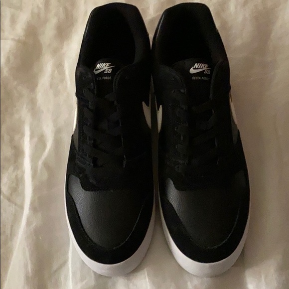 nike delta force black
